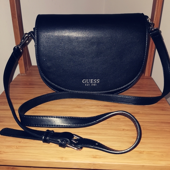 Guess purse - Picture 2 of 5